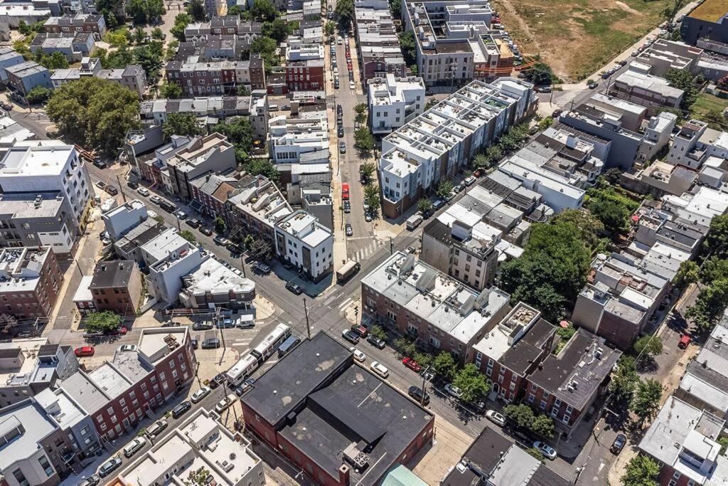 شقة Trendy Fairmount Gem-5 Star Location, Roof Deck, Parking, Gr8 For Families فيلادلفيا المظهر الخارجي الصورة